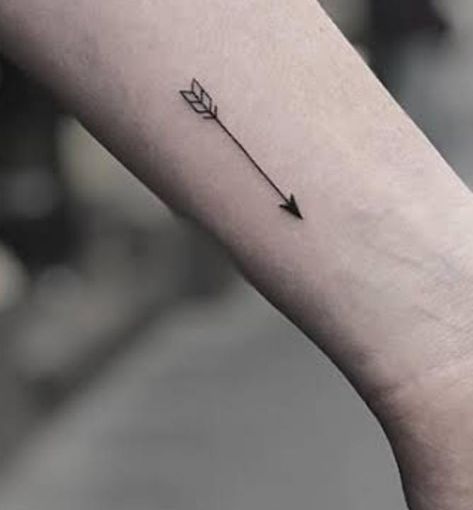 Tattoo Ideas Female Arrow, Micro Arrow Tattoo, Times Arrow Tattoo, Small Tattoo Arrow, Arrow On Finger Tattoo, Small Tattoos Arrow, Arrow Fine Line Tattoo, Arrow Finger Tattoos For Women, Small Arrow Tattoo Men