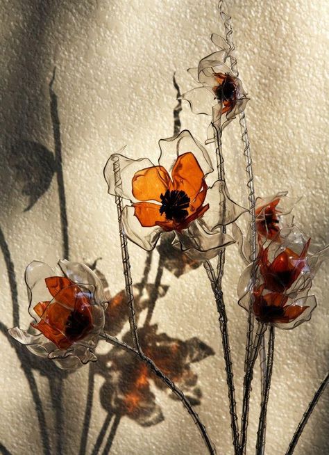 Plastic Bottles Crafts, Plastic Bottle Flowers, Plastic Bottle Art, Recycled Art Projects, Shrink Art, Trash Art, Diy Bottle Crafts, Plastic Bottle Crafts, Plastic Art