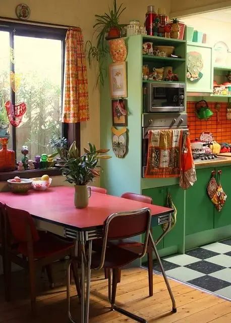 Education Aesthetic, Boho Chic Kitchen, Estilo Kitsch, 1970s House, Bohemian Kitchen, 70s Home, Interior Vintage, 70s Home Decor, Bohemian House