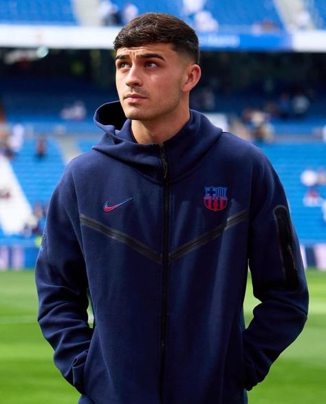 Fc Barcelona Players, Impossible Is Nothing, Cute Football Players, Barcelona Players, Football Players Images, Football Boyfriend, Santiago Bernabeu, Hair Color Purple, Best Club