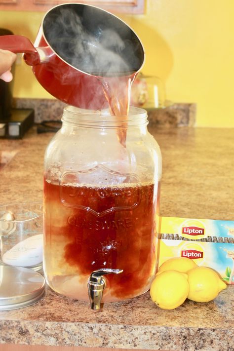 How To Make Southern Sweet Tea, Brewed Tea Recipes, Southern Style Sweet Tea, Lipton Sweet Tea Recipe Gallon, Southern Sweet Tea Recipe Gallon, Lipton Tea Recipes, Homemade Sweet Tea Recipe, Best Sweet Tea Recipe, How To Make Sweet Tea