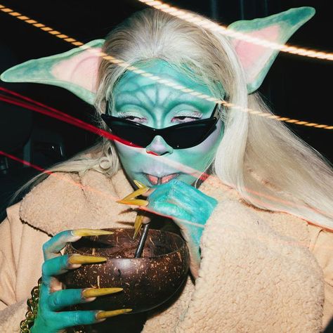 20 Celebrities Who Won Halloween 2021 | DeMilked Horror Drag, Celeb Costumes, Celeb Nails, Halloween Ideas 2022, Feast Of All Saints, Movie Character Ideas, Pun Costumes, Halloween Costumes Women Creative, Yoda Costume