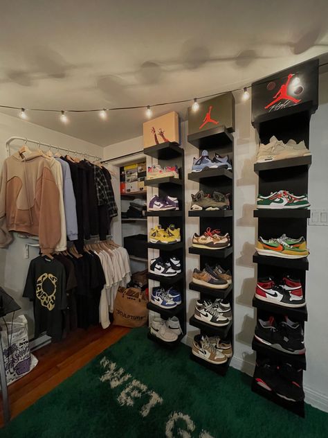 Hypebeast Shoe Rack, Hypebeast Couch, Hypebeast Bedroom Aesthetic, Modern Hypebeast Room, Bape Bedroom, Shoe Room Decor, Hypebeast Closet, Hype Beast Bedroom Ideas, Sneaker Room Ideas