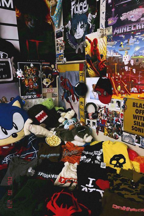 Older Brother Bedroom Aesthetic, Older Brother Room, Older Brother Core Room, 2000s Older Brother Room, 2000s Emo Bedroom Aesthetic, Emo Rooms 2000s, Emo Room Inspo 2000s, 2000s Older Brother Core Room, Teenage Dirtbag Aesthetic Room