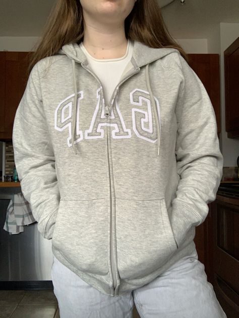 Grey Gap Zip Up Outfit, Gap Sweater Zip Up, Gap Zip Up, Gap Hoodie Aesthetic, Gap Jacket Outfit, Gap Zip Up Hoodie Outfit, Gap Aesthetic, Gap Hoodie Outfit, Gap Hoodies