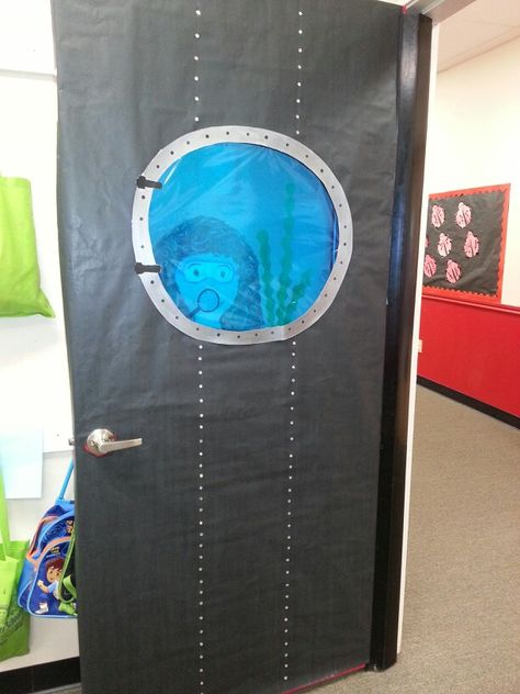 ALICIA: Submarine door for Your "OCEAN PALS" theme. Put like different ocean creatures around it with your kid's name on it Deep Sea Discovery Vbs, Ocean Commotion Vbs, Shipwrecked Vbs, Hallway Decorations, Submerged Vbs, Ocean Vbs, Preschool Ocean, Nautical Classroom, Sea Ideas