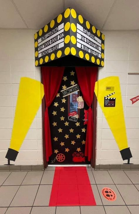 Broadway Party Decorations Diy, Hollywood Door Decorations Classroom, Movie Themed Classroom Door, Movie Themed Door Decorations, Hollywood Movie Premiere Party, Red Carpet Door Decorations, Movie Door Decorations Classroom, Hallway Decorating Homecoming, Cast Party Ideas Theater