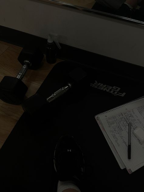 Work Out Dark Aesthetic, Workout Aesthetic Black And White, Vision Board Pictures Dark, Fitness Aesthetic Dark, Pilates Dark Aesthetic, Workout Dark Aesthetic, Dark Yoga Aesthetic, Workout Pics Aesthetic, Dark Academia Workout