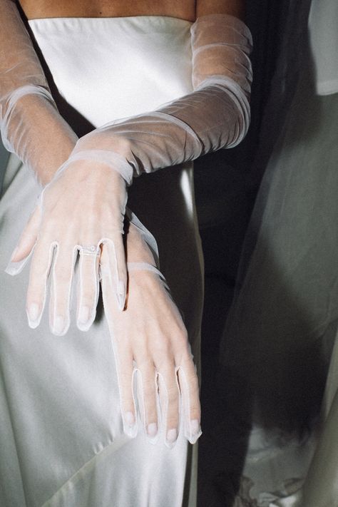 obsessed with the 2023/2024 wedding accesory trend of long sheer bridal gloves. These gloves are by Parisian design A La Robe Wedding Gloves Long, Bridal Gloves Long, Wedding Dress Gloves, Bride Gloves, Edgy Bridal, Edgy Wedding, Wedding Accesories, Sheer Wedding Dress, Forever And Ever