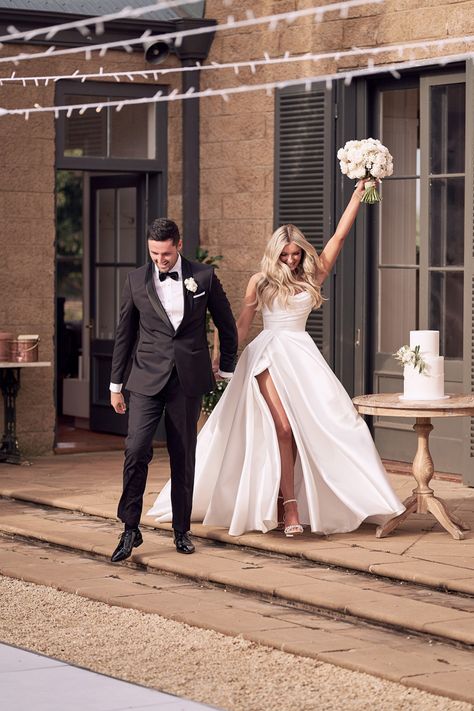 Real Wedding - Chantelle & Tanner, Marcus Hill VIC - Ivory Tribe Mariana Hardwick, Lost In Love, Wedding Dresses Ideas, Wedding Portrait Poses, Unique Wedding Dresses, Red Vines, Blonde Waves, Tuscan Inspired, Wedding Picture Poses