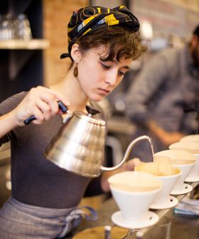 Our Fave Local Coffee Joints, Plus The 15 Cutest Baristas In NYC! Cute Barista Hairstyles, Barista Outfits, Barista Training, Barista Fashion, Coffee Barista, Coffee Places, Photos Booth, Local Coffee, Coffee Culture