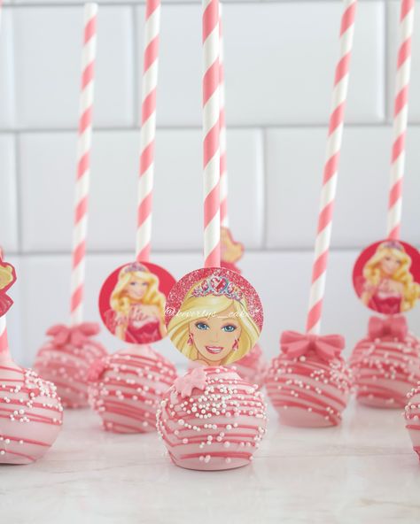 💕”Get your sparkle ✨ on. Show this world where you belong” -Barbie 💕 Strawberry cake pops 😋🍓 Pink on pink 😍 💖I used @colour.mill food coloring for the cake pops. Color: Raspberry #keverlyscakes #barbiecakepops #cakepops #barbieparty #barbiedesserts #barbiegirl Barbie Cake Pops Cakepops, Barbie Birthday Party Food, Barbie Cake Pops, Barbie Party Food, Strawberry Cake Pops, Pink Cake Pops, Pop Cakes, Barbie Birthday Party, Barbie Theme