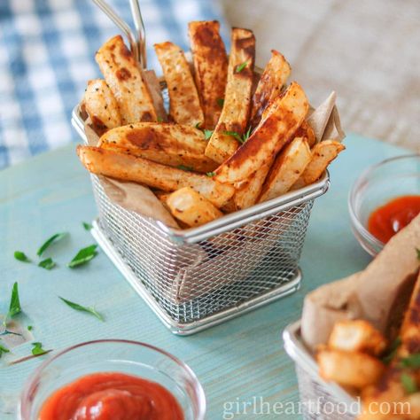 Turnip Fries (just 5 ingredients!) Vegetable Fries, Turnip Fries, Root Vegetables Recipes, Turnip Recipes, Healthy Fries, Veggie Fries, Flexitarian Diet, 2b Mindset, Beachbody Recipes