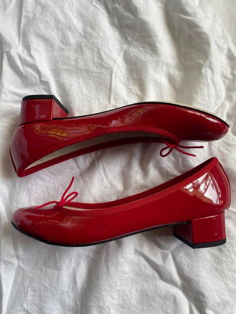 Repetto Ballet Flats Red, Red Ballet Heels, Red Flats Aesthetic, Ballet Flats With Heel, Red Repetto, Ballet Flats Aesthetic, Red Ballet Flats Outfit, 90s Heels, Repetto Ballet Flats