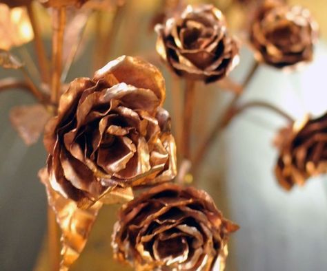 Welcome to my Instructable on Copper Roses!These roses have been a few years in the making. I originally followed the Instructable written by SanjayBe... Metal Roses, Copper Work, Copper Crafts, Copper Decor, Diy Welding, Copper Diy, Copper Art, Copper Rose, Copper Tubing