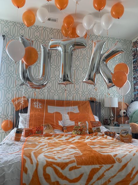 Utk Grad Cap, Tennessee Bed Party, University If Tennessee, Tennessee Grad Party, Utk College Aesthetic, University Tennessee Knoxville, Utk Graduation Party, College Bed Party Ideas, Ut Knoxville Aesthetic