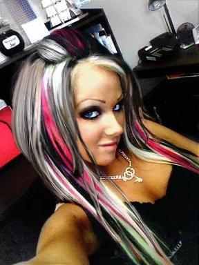 Black and pink highlights in platinum blonde hair Pink And Black Hair, Hair Color Blonde Highlights, Hipster Hairstyles, Hair Magazine, Funky Hairstyles, Black And Blonde, Hair Color Highlights, Platinum Blonde Hair, Long Blonde