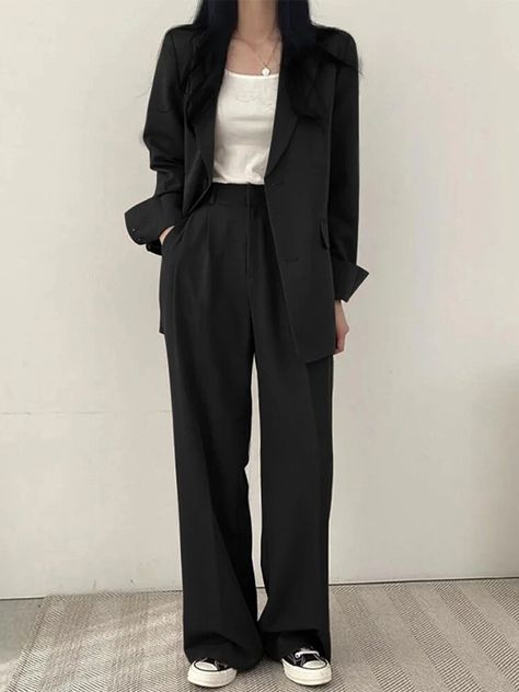 Outfit casual elegante Black Formal Pant Outfit, Buisnesscore Outfit Female, Comfy Formal Outfits For Women, Formal Tomboy Outfits Classy, Formal Modern Outfit, Security Outfit Women, Career Women Outfits, Buissnes Casual Outfits Woman Work Fall, Formal School Outfits Classy