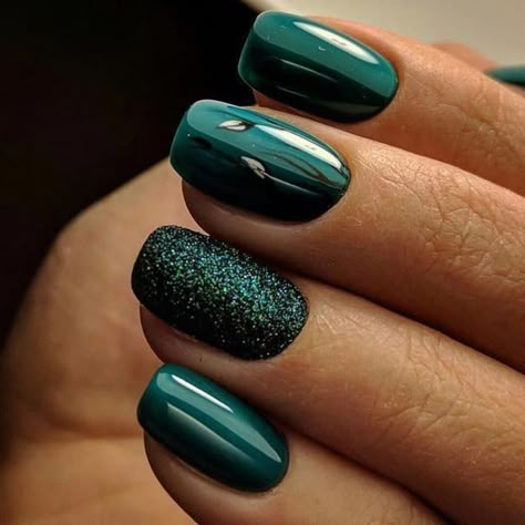 Emerald Nails, Green Nail Art, Green Nail Designs, Nail Colors Winter, Party Nails, Winter Nail Designs, Popular Nails, Nail Arts, Art Tutorial