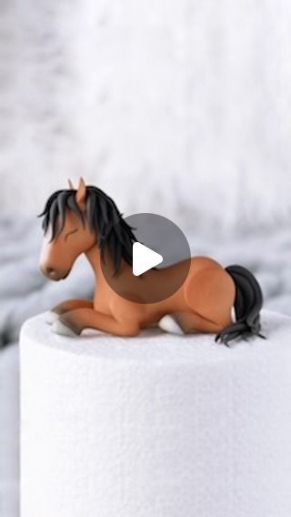 Horse Fondant Tutorial, Horse Template Free Printable, Horse Cake Ideas, Gingerbread Farm, Fondant Horse, Horse Tutorial, Horse Cakes, Clay Horse, Horse Template