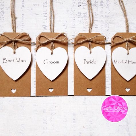 Gifts With Paper, Tags For Gifts, Creative Gift Wraps, Gifts Wrapping Diy, Gift Tags Diy, Handmade Gift Tags, Bead Charms Diy, Wedding Name, Diy Tags