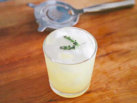 How to Make a Lavender Whiskey Sour – Honest Cooking Lavender Cocktail, Whisky Sour, Whisky Drinks, Watermelon Lemonade, Candied Ginger, Fall Cooking, Whiskey Sour, Whiskey Cocktails, Scotch Whiskey