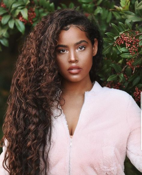 Malaika Terry Malaika Terry, Beautiful Woman, Woman Face, Celebrities Female, Beauty Women, Curly Hair, Hair Inspiration, Fashion Nova, How To Look Better