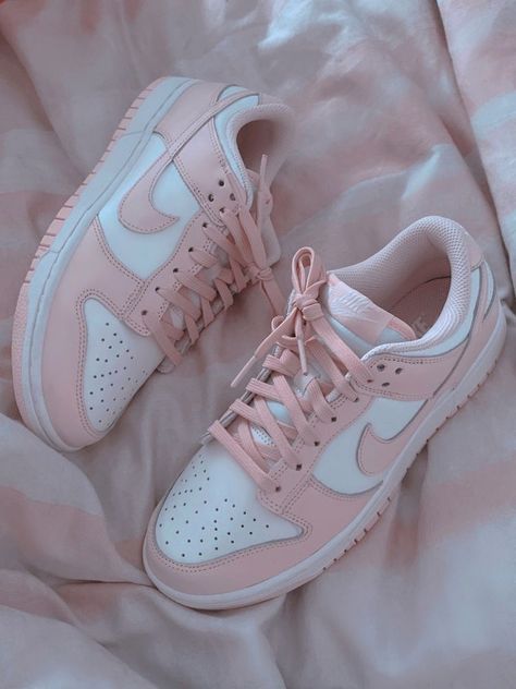 Nike Blazer Outfit, Pink Dunks, Pink Nike Shoes, Trendy Shoes Sneakers, Nike Shoes Girls, Preppy Shoes, Pretty Shoes Sneakers, All Nike Shoes, Cute Nike Shoes