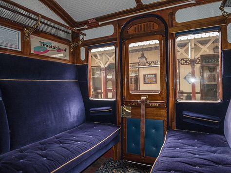 First Class train carriage interior Luxury Train, Old Trains, Old Train, Orient Express, Hogwarts Express, Train Journey, Vintage Train, Train Car, Steam Trains