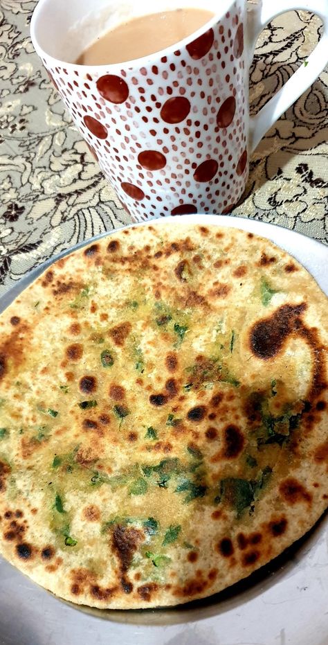 Self cooked Methi Paratha with Chai Paratha With Tea, Aloo Paratha Snapchat Story, Cooking Snapchat Story Indian, Tea Snapchat Story Indian, Paratha Snap, Homemade Food Snapchat Story, Chai Paratha, Chai Snap, Cooking Snap