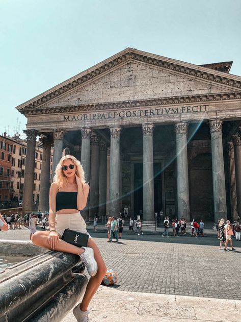 Pantheon Photo Ideas, Poses In Rome, Florence Inspo Pics, Rome Ideas Photos, Foto Roma Aesthetic, Rome Pose Ideas, Rome Pics Ideas, Italy Poses Ideas, Rome Inspo Pics