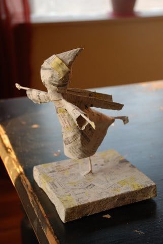 Learn The Craft Of Paper Mache With 15 Delicate Creative DIY Crafts Paper Mache Crafts, Stary Papier, Paper Mache Projects, Christmas Ice Skates, Paper Mache Dolls, Paper Mache Clay, Paper Mache Art, Paper Mache Sculpture, Diy Papier