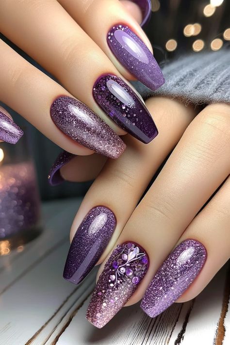 39+ Purple Nails That We'll Make A Grape Show Purple Wedding Nails, Ombre Chrome, Dark Gel Nails, Purple And Silver Nails, Nails Pictures, Ombre Chrome Nails, Blue Prom Nails, Nails Images, Diy Nails Easy