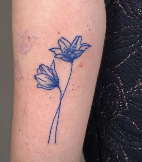 Le Fleur Tattoo, Blue Ink Tattoo, Blue Tattoos, Blue Ink Tattoos, Yin Yang Tattoo, Yang Tattoo, Handpoke Tattoo, Blue Tattoo, Geniale Tattoos