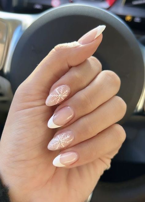 Simple Nails Xmas, Xmas Nails Acrylic Simple, Almond Nail Christmas, Short Oval Nails Designs Christmas, Winter Nail Inspo 2022 Almond, Xmas Inspired Nails, Simply Christmas Nail Designs, Cute Winter Nails Almond, Cute Christmas Nails Almond Shape