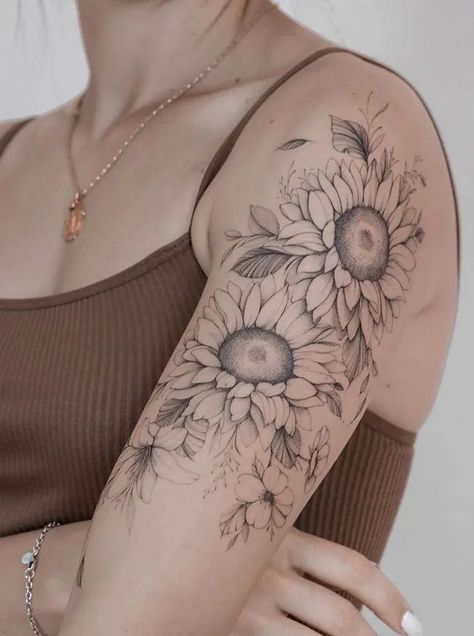 Beautiful Single Needle Sunflower Tattoo On The Shoulder Sunflower Tattoo Thigh, Sunflower Tattoo Sleeve, Sunflower Tattoo Shoulder, Floral Tattoo Sleeve, Sunflower Tattoos, Tatuaje A Color, Shoulder Tattoos For Women, Floral Tattoo Design, Thigh Tattoos Women