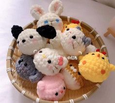 Knitting Cute Animals, Crochet Idea Amigurumi, How To Crochet Cute Animals, Animals Crochet Patterns Free, Animal Keychain Crochet, Crochet Ideas Small Projects, Small Crochet Plushies, Crochet Small Projects, Small Things To Crochet