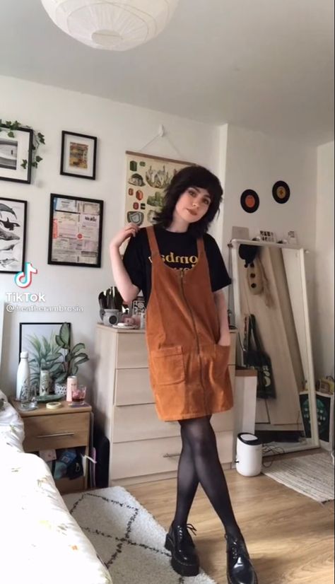 Dress With Oxfords, Grunge Overalls Outfits, Overall Dress Outfit, Oxfords Outfit, Overalls Outfits, Mother Clothing, Outfit Grunge, Alt Outfits, Trip Outfits