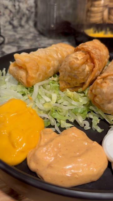 Volcano Taco Egg Rolls, Hamburger Dinners, Taco Egg Rolls, Rolls Food, Party Snack Food, Appetizer Ideas, Supper Recipes, December 29, Taco Bell