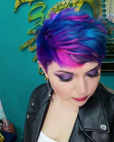 Pixie color, bi pride hair Galaxy Pixie Hair, Bright Colours For Short Hair, Red And Purple Pixie Hair, Pixie Coloured Hair, Mermaid Pixie Hair, Vivid Hair Color Pixie, Purple And Blue Hair Short, Coloured Pixie Hair, Pink And Purple Pixie Hair