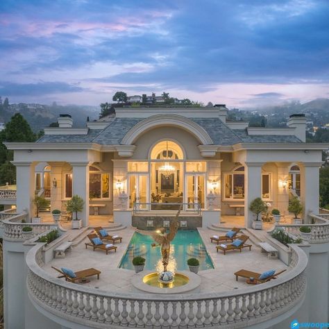 Beverly Hills Real Estate, Mansion Exterior, Luxury Houses Mansions, Beverly Hills Houses, Dream Mansion, Luxury Pools, Londonderry, Modern Mansion, Grand Homes