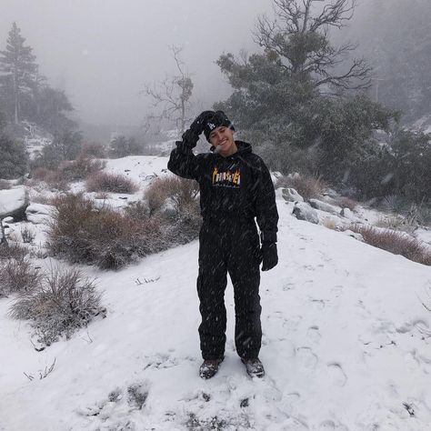 Snow Outfits Men, Snow Pictures Instagram, Snow Outfit Men, Colorado Photoshoot, Snow Fits, Boyfriend Aesthetic, Snow Photoshoot, Aesthetic Types, Colorado Trip