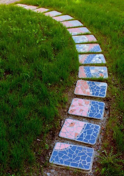 stepping stones, each 29x45 cm and thickness 3,5 cm (weatherproof ceramic tiles, glass, natural stone and concrete) 2017 (view from another side) - by Kalamaja mosaiigistuudio Colorful Stepping Stones, Mosaic Stepping Stones Patterns, Tile Stepping Stones, Mosaic Walkway, Diy Pathway, Art Club Projects, Concrete Backyard, Stepping Stone Walkways, Garden Pavers