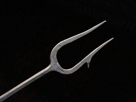 viking fork for grilling Traditional Hand Forged Jewelry For Festivals, Hand Fork Farm Tool, Viking Forge Building, Viking Style Hand-forged Jewelry Gift, Forged Bbq Tools, Carving Fork, Blacksmith Projects, Blacksmithing, Vikings