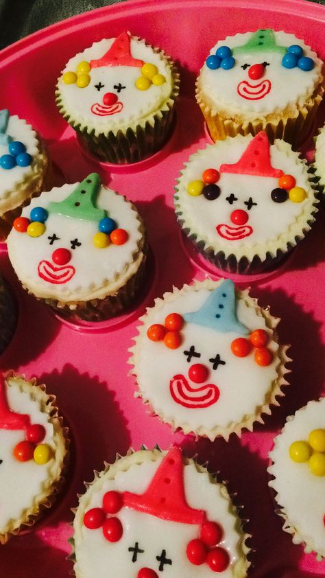 Clown Theme Birthday Party, Clown Cakes Birthdays, Clown Party Ideas, Clown Birthday Party Ideas, Clown Ice Cream, Clown Birthday Cake, Clown Core Aesthetic, Clown Wedding, Pastel Clown