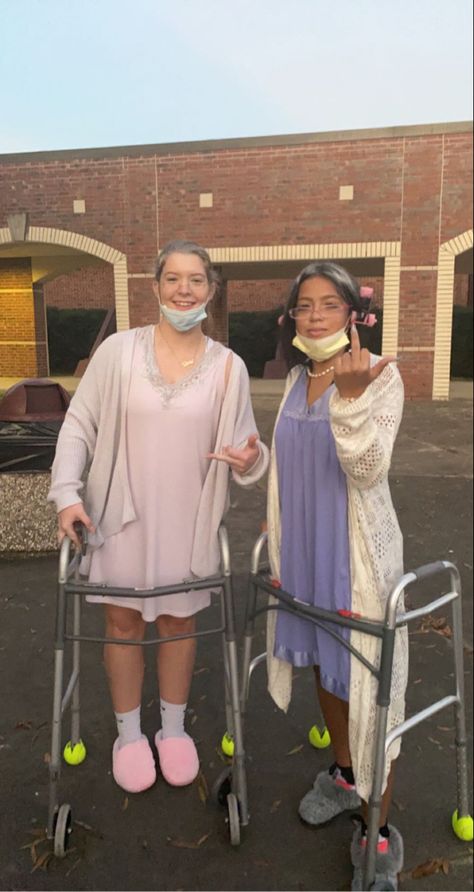 Grandma Day Spirit Week, Old People Clothes Outfits, Old Lady Spirit Week, Spirit Week Old People Day, Grandma Spirit Week, Old People Spirit Day, Grandma Costume Ideas, Grandma Outfit Spirit Week, Grandma And Grandpa Costumes