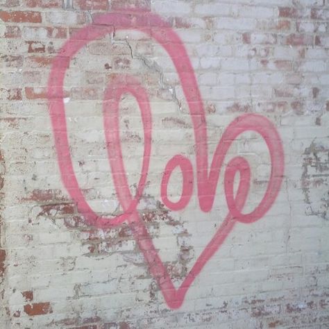 Love Street Art Graffiti, Girly Graffiti, Graffiti Heart, Graffiti Designs, Graffiti Wall, Cute Room Decor, Artist Doll, Art Inspiration Painting, Love Images