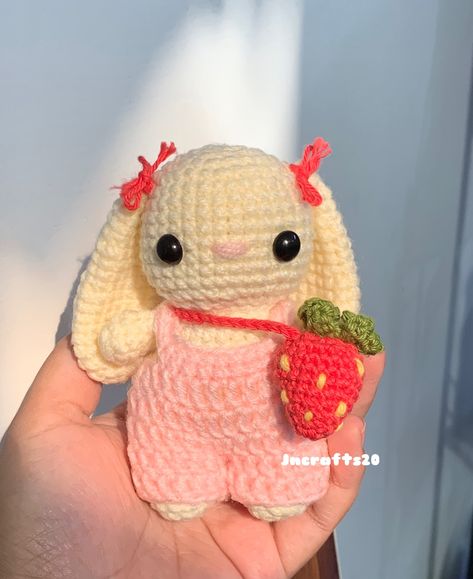 Introducing Berry Bunny 🍓 🐰 Always on the hop with her sweet strawberry sling bag! Perfect for carrying a touch of whimsy wherever you go ✨ . . . #crochet #amigurumi #handmade Strawberry Bunny Crochet, Amigurumi Bag, Bunny Onesie, Crochet Strawberry, Pola Amigurumi, Tiny Bunny, Crochet Design Pattern, Kawaii Crochet, Beginner Crochet Projects