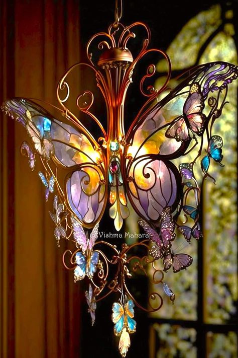 Stainglass Ideas, Butterfly Lamp, Butterfly Plants, Stained Glass Butterfly, Lampe Decoration, Light Crafts, Stained Glass Lamps, Glass Butterfly, Tiffany Lamps