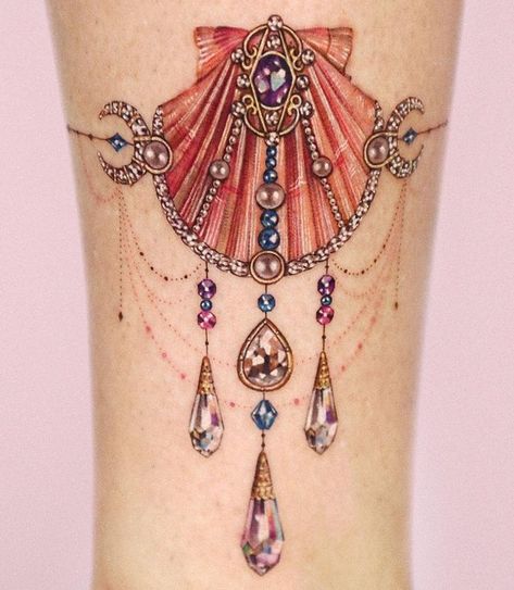 An Artist Creates Posh Tattoos That Look Like They’re Right Out of a Jewelry Boutique Rose Gold Tattoo, Jewelry Tattoo Designs, Tattoo Designs Unique, Seashell Tattoos, Shell Tattoos, Jewel Tattoo, Becoming A Tattoo Artist, Framed Tattoo, Gold Tattoo